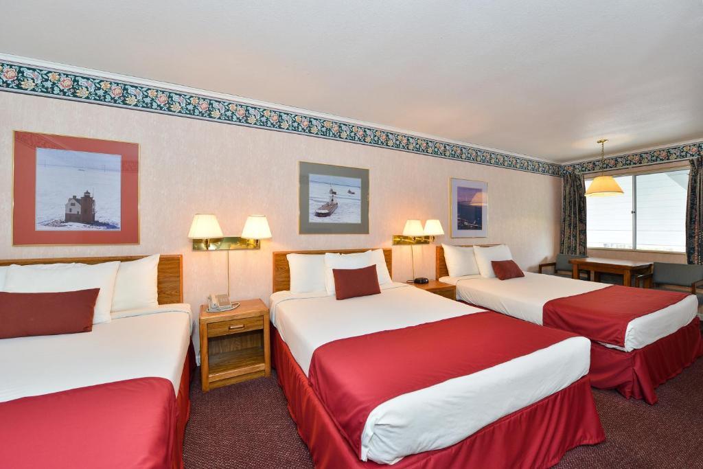 Travelodge By Wyndham Mackinaw City Phòng bức ảnh